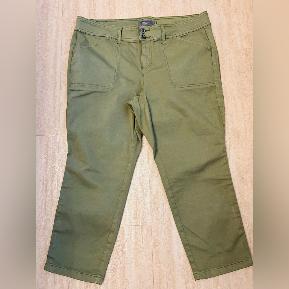 Torrid plus size 18 Aviator Crop twill olive green Capri pants